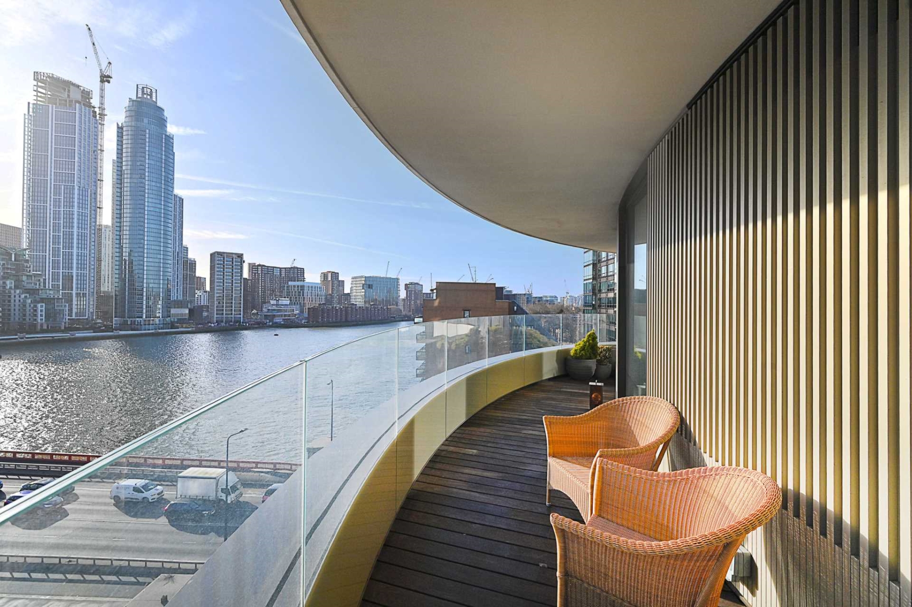Immaculate waterside apartment overlooking the Thames in Westminster