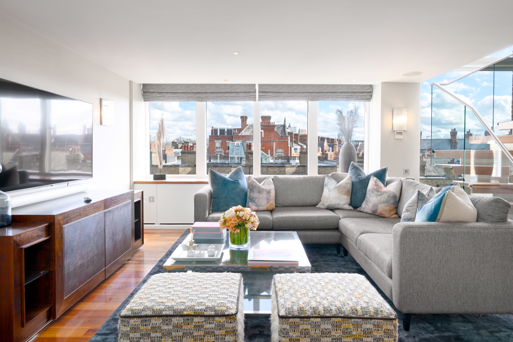 Modern duplex penthouse with breath-taking views of London