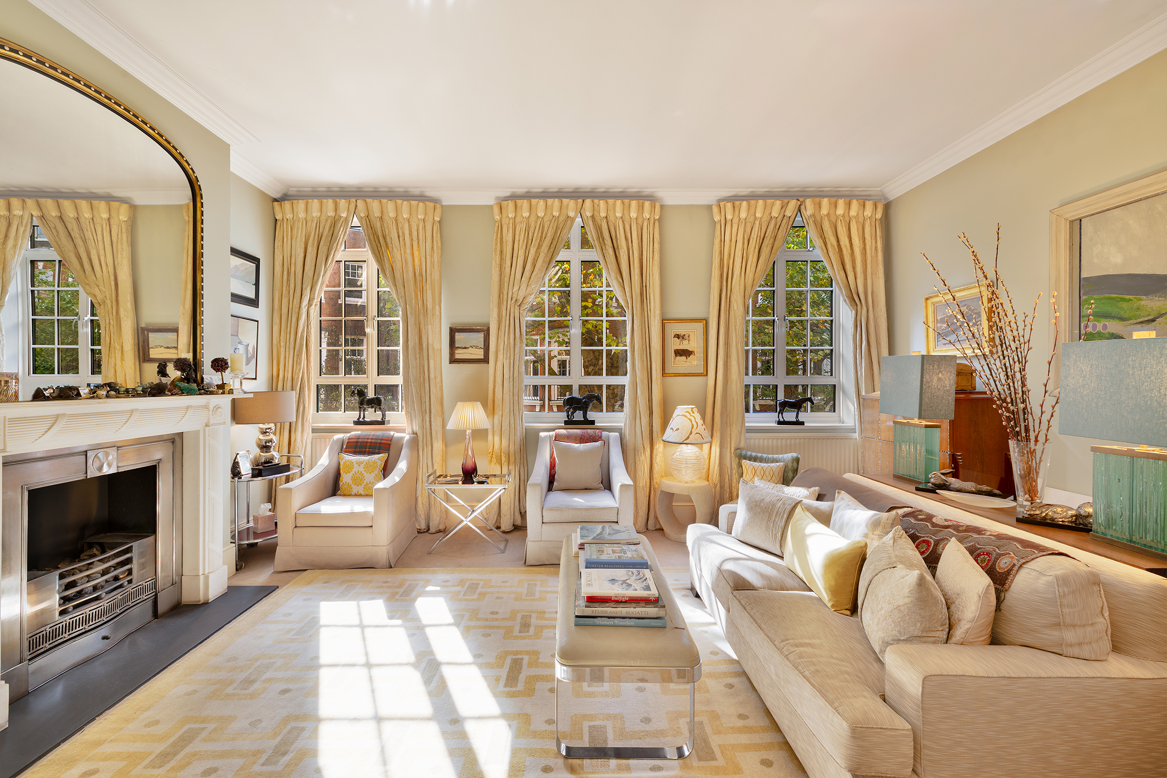 Elegant Chelsea townhouse with access to communal gardens