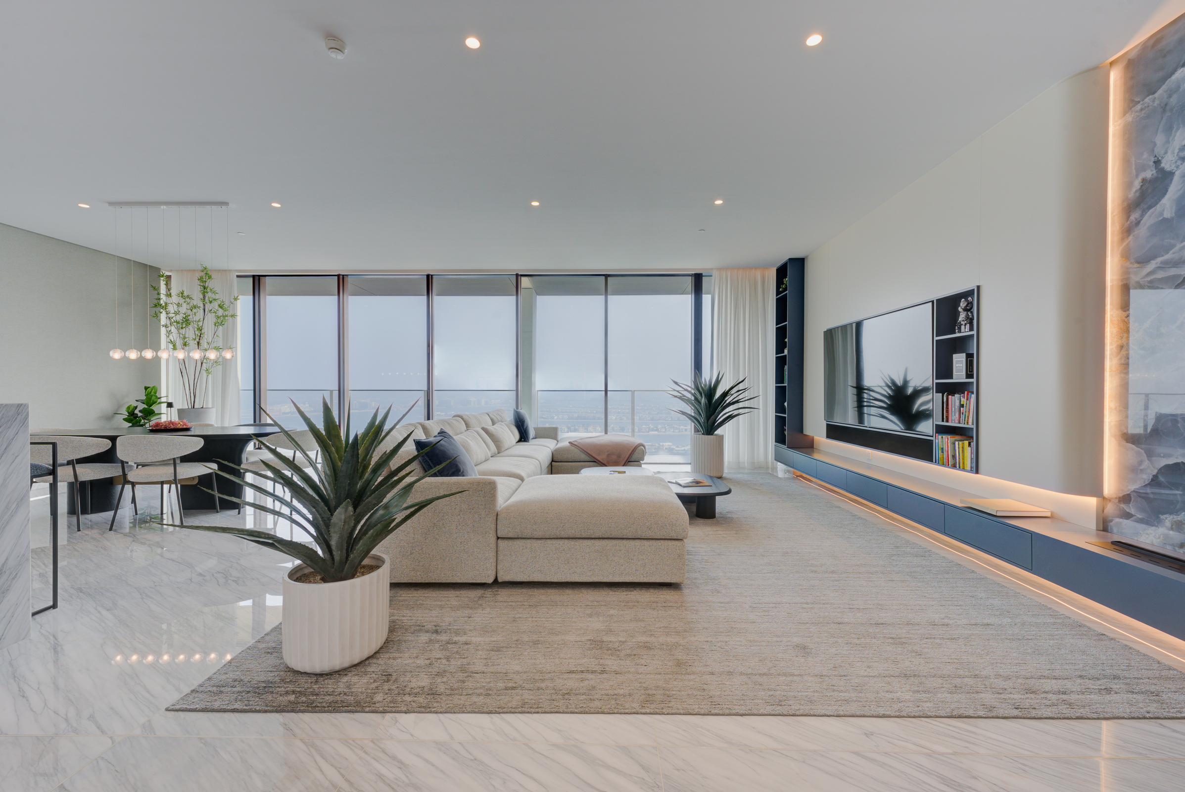 Remodelled Corner Apartment in Atlantis the Royal