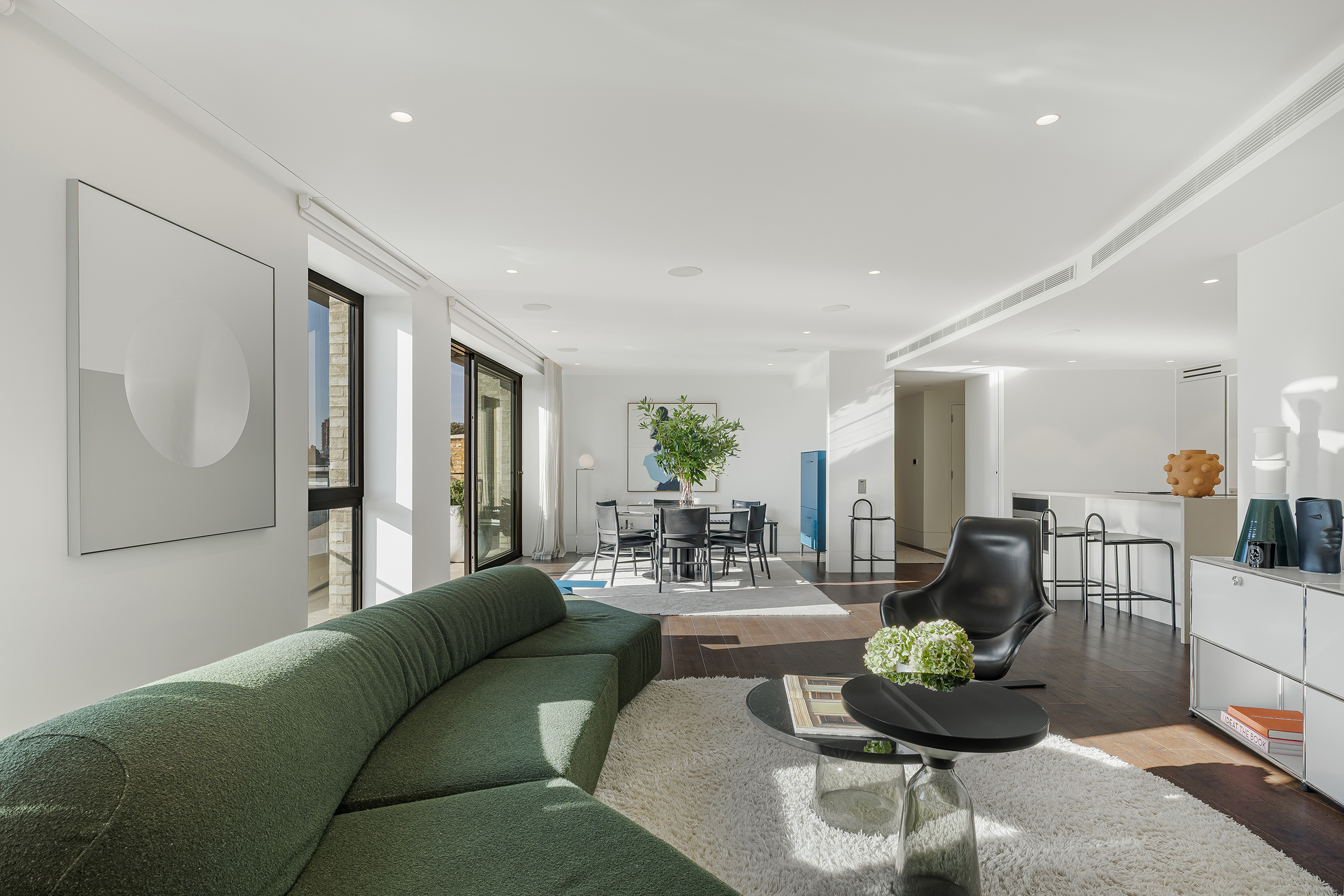 Lateral Living with a South-Facing Terrace in the Heart of Chelsea