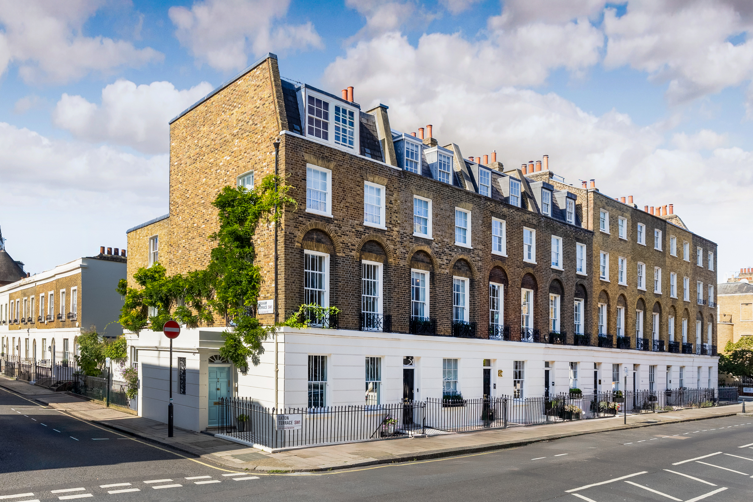 Newly Refurbished Four-Bedroom House in Eaton Terrace
