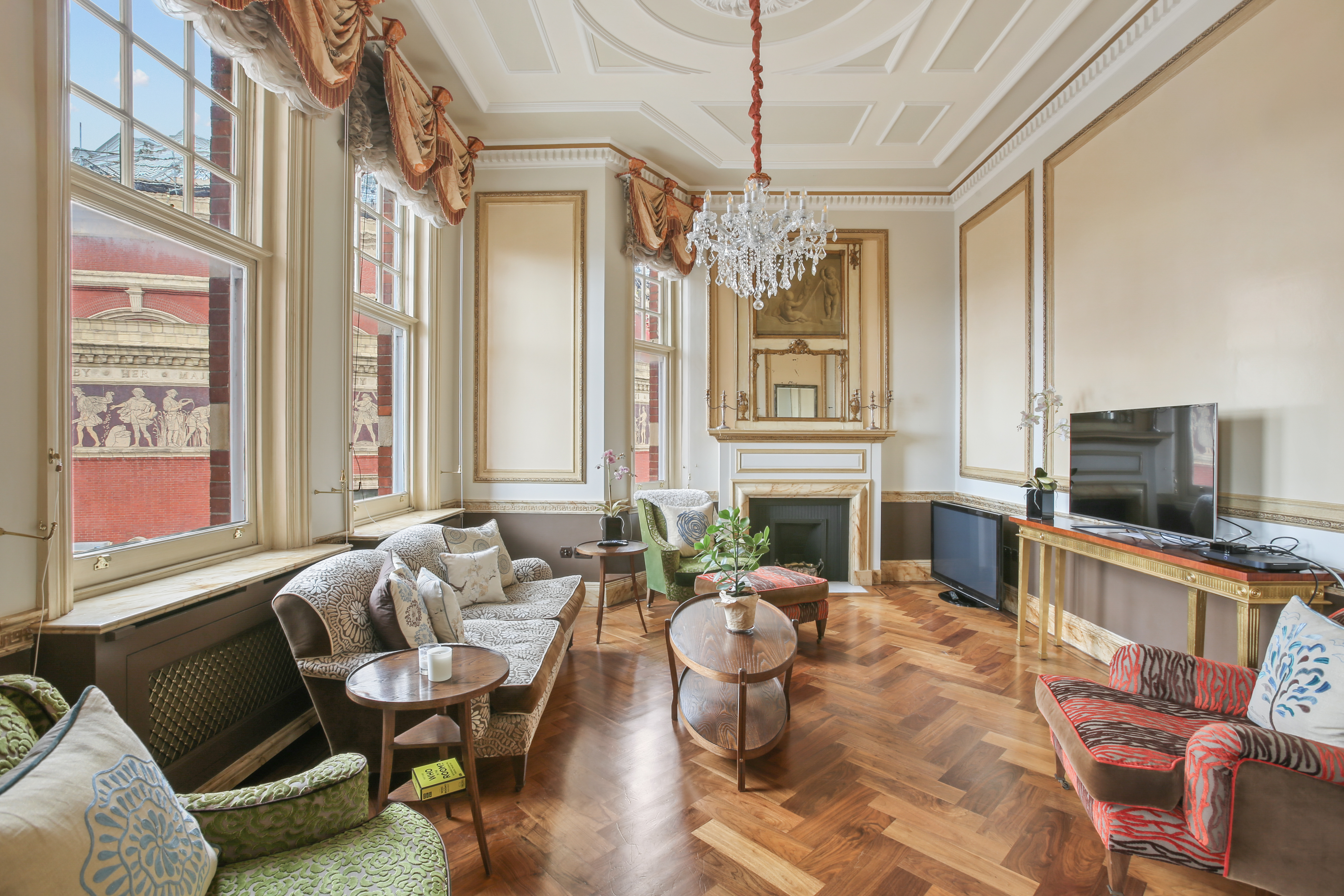 An impressive four-bedroom apartment in the heart of South Kensington