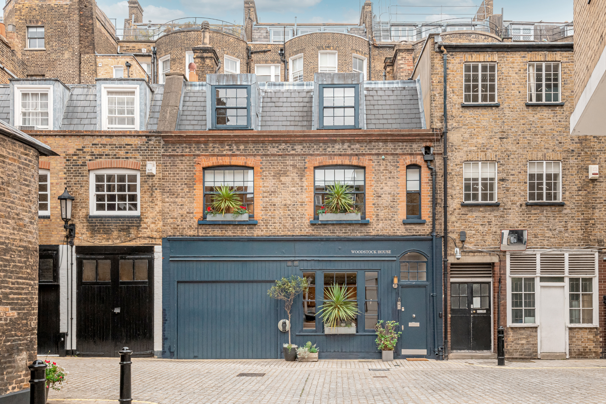 Picturesque mews house in the heart of Marylebone