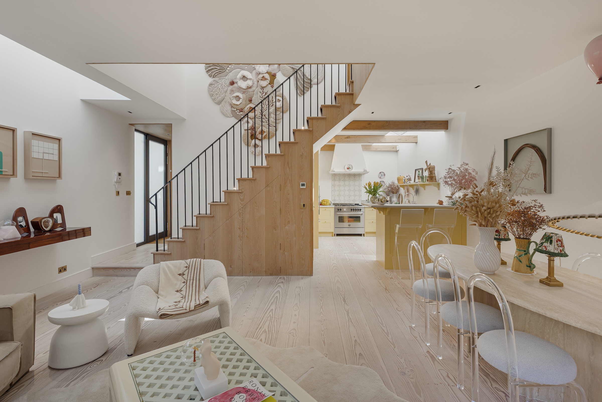 A beautifully finished urban sanctuary located just off Portobello Road