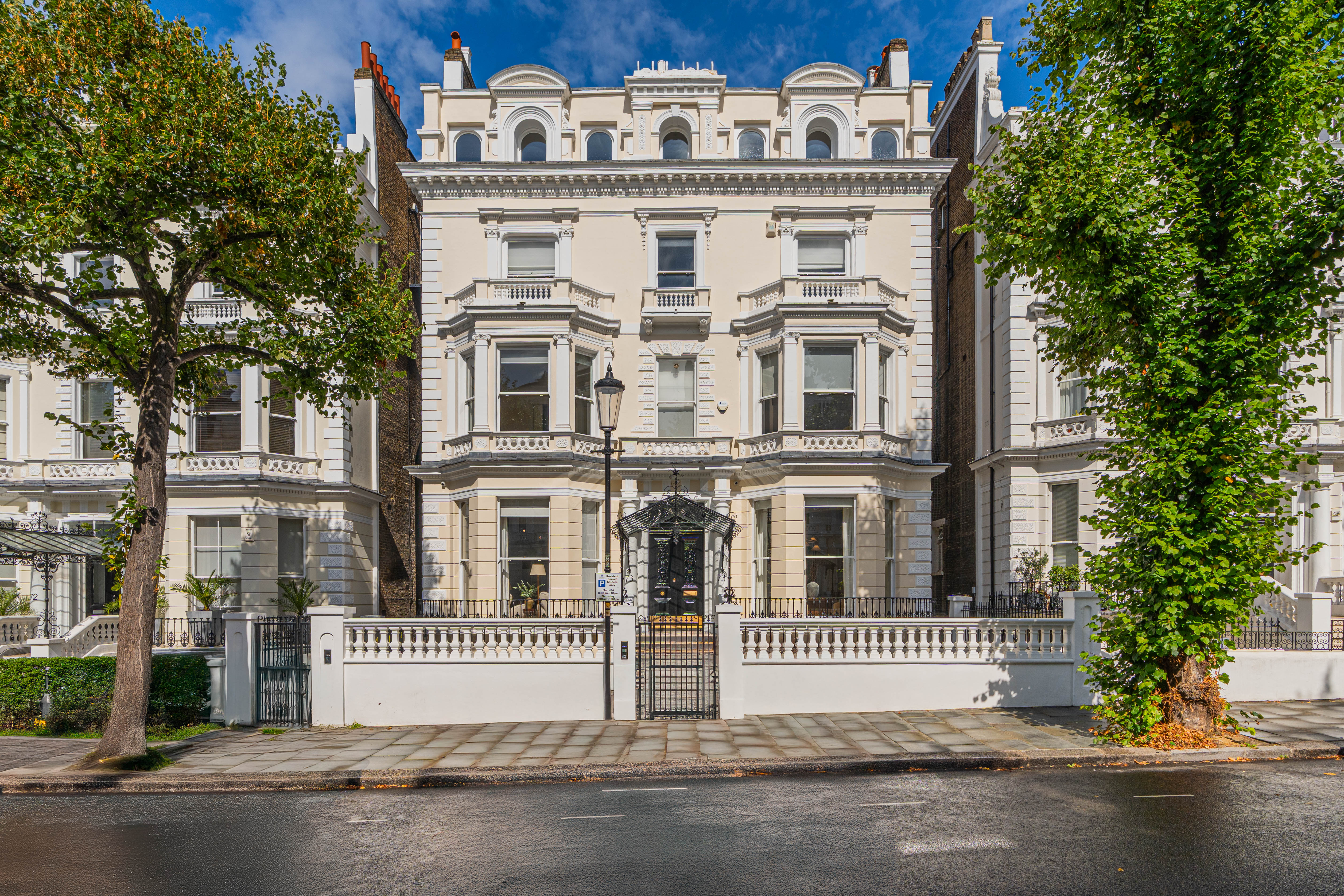 A Grand Duplex with Garden in Holland Park