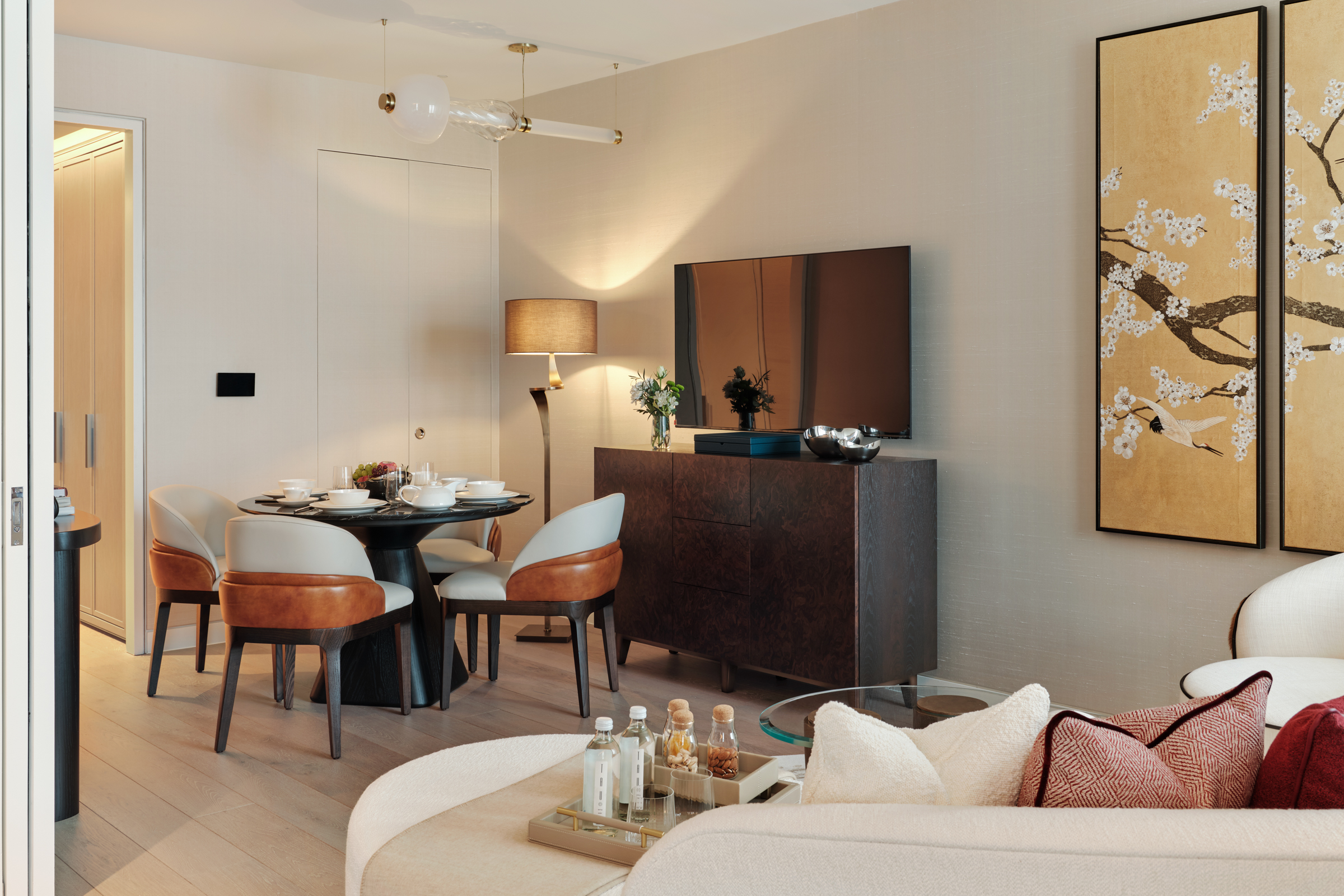 Fabulous apartment within the highly-sought after Mandarin Oriental residences