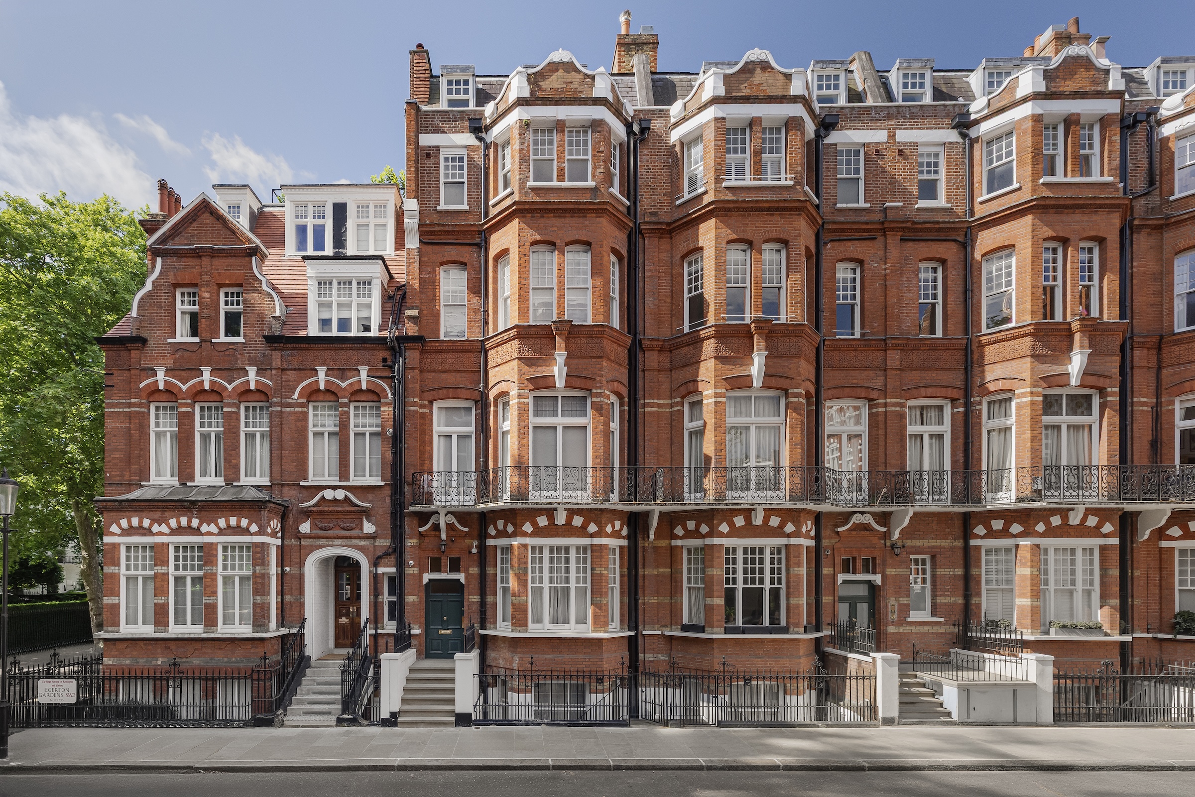 Elegant Duplex Apartment in Egerton Gardens