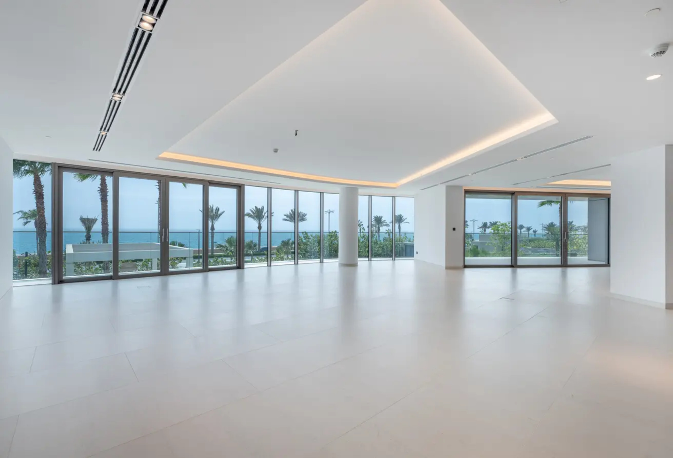 Design-Led Seafront Apartment on Palm Jumeirah