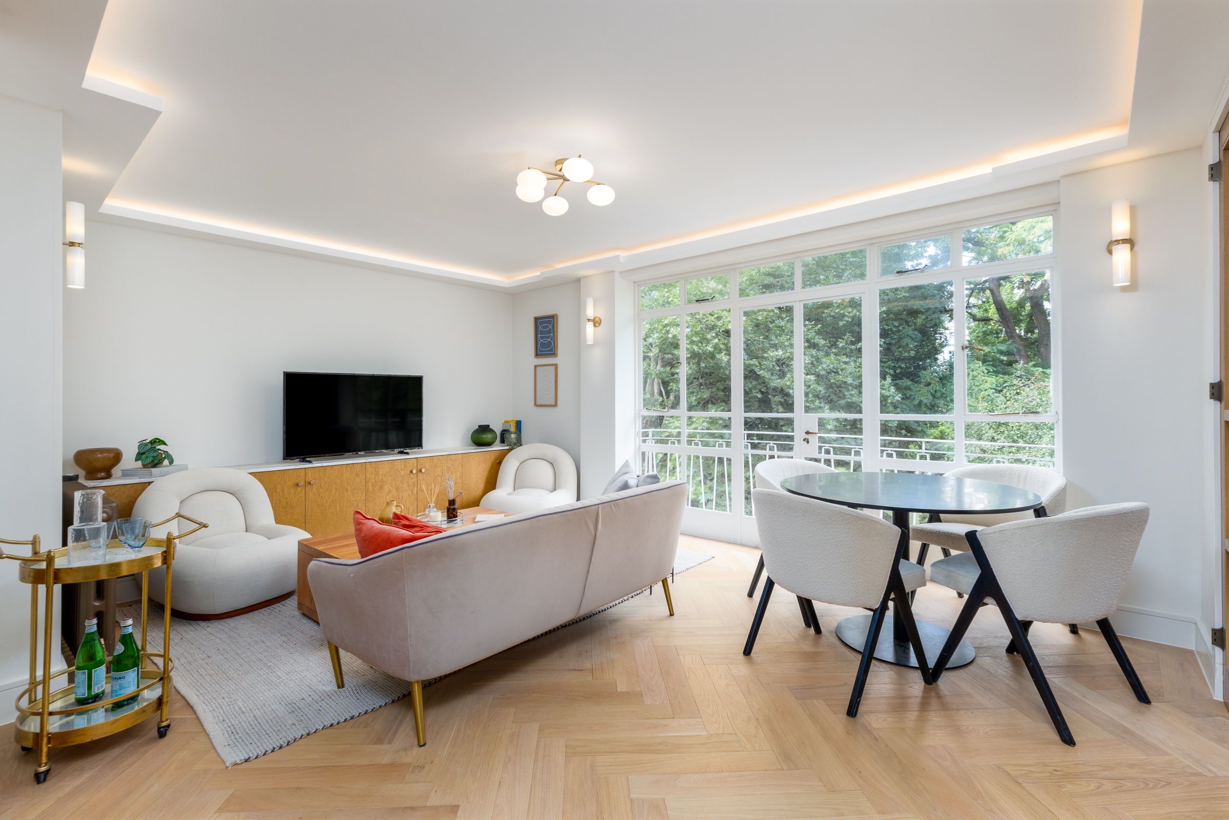 A Turnkey Apartment on One of London’s Finest Garden Squares