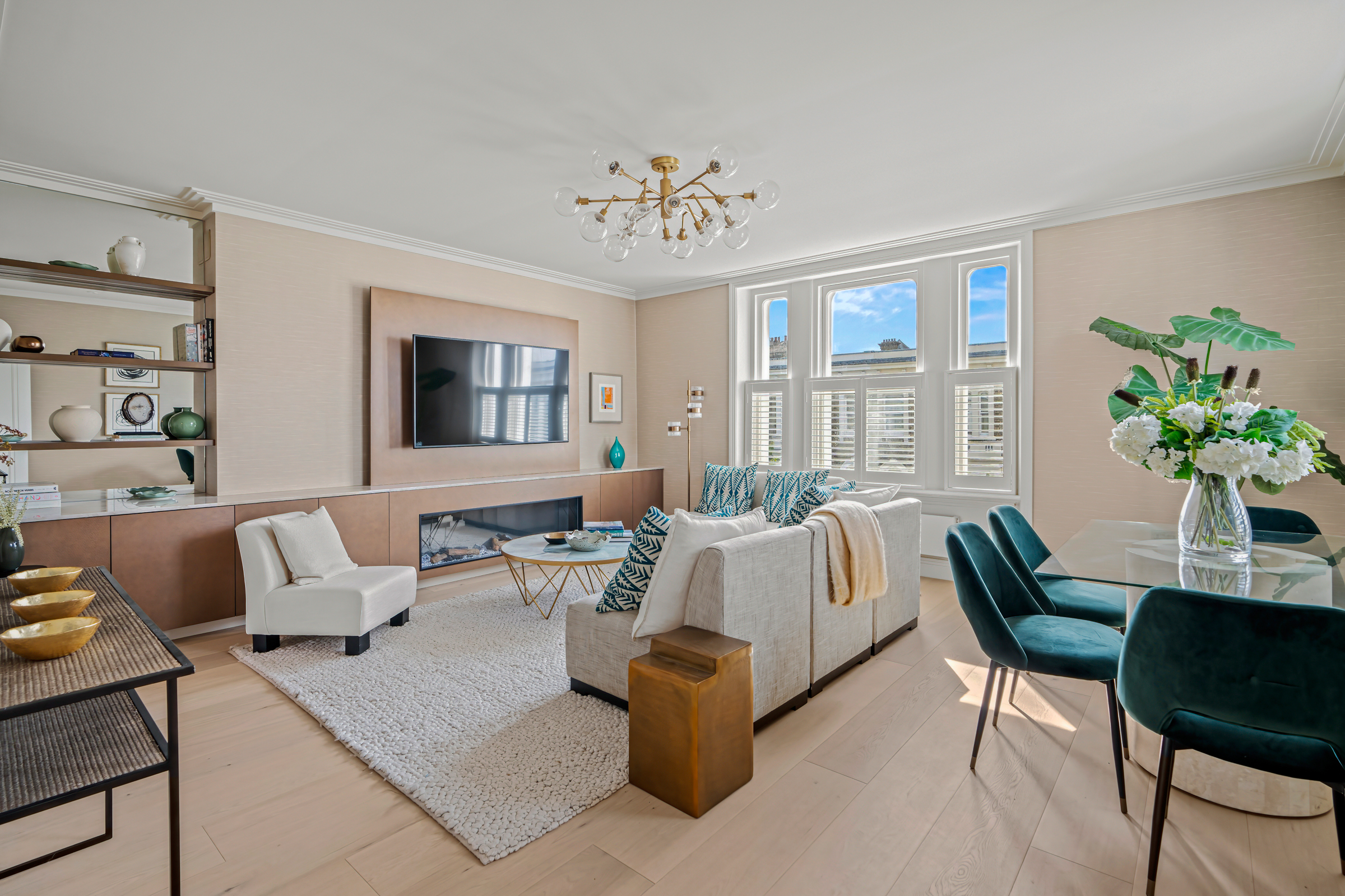 Sophisticated Three-Bedroom Apartment with Roof Terrace in Chelsea