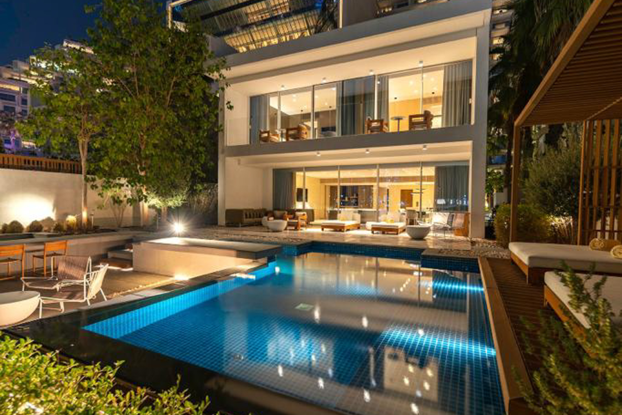 Luxury Beachfront Residence in Five Palm Jumeirah