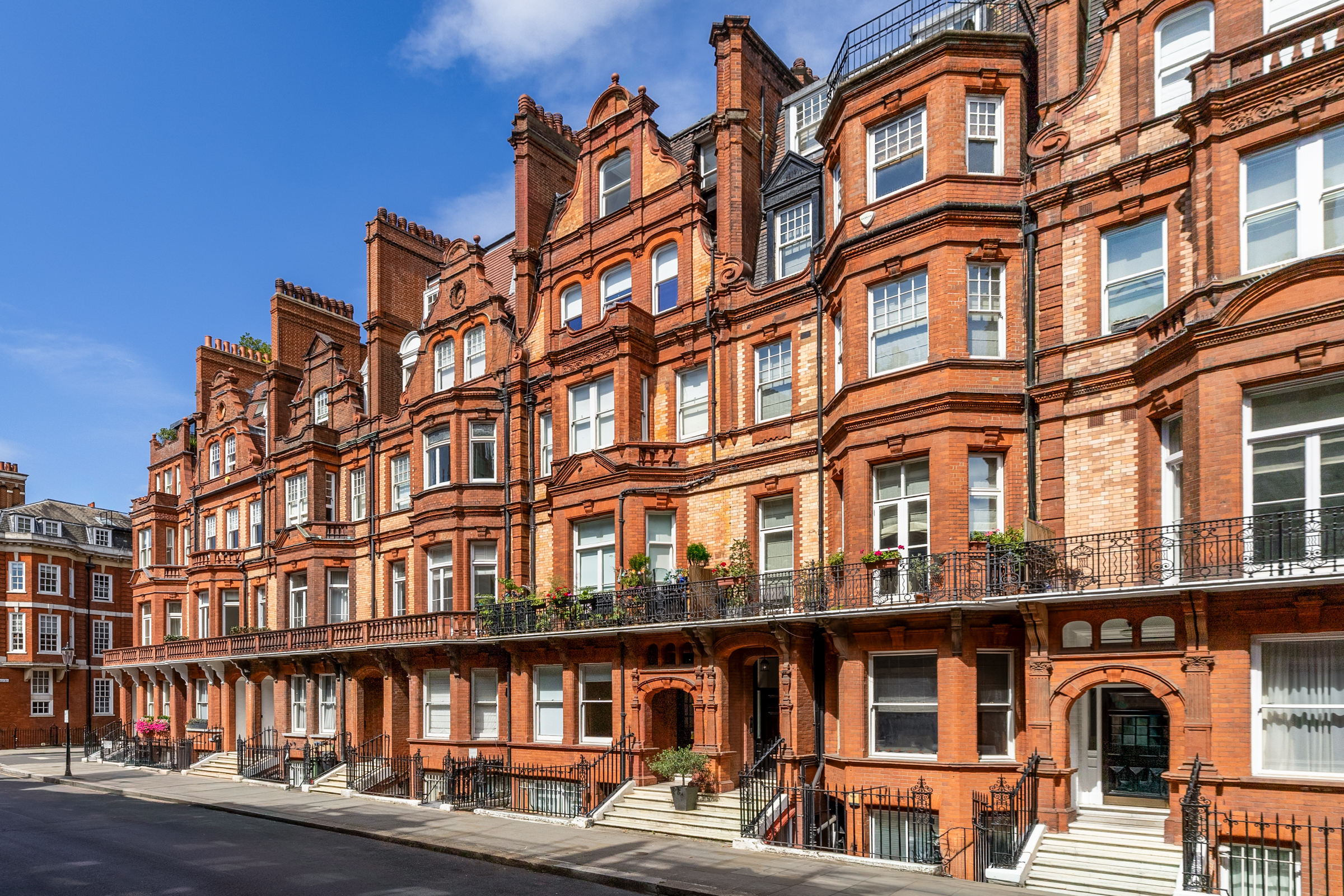 A rare collection of sophisticated lateral apartments