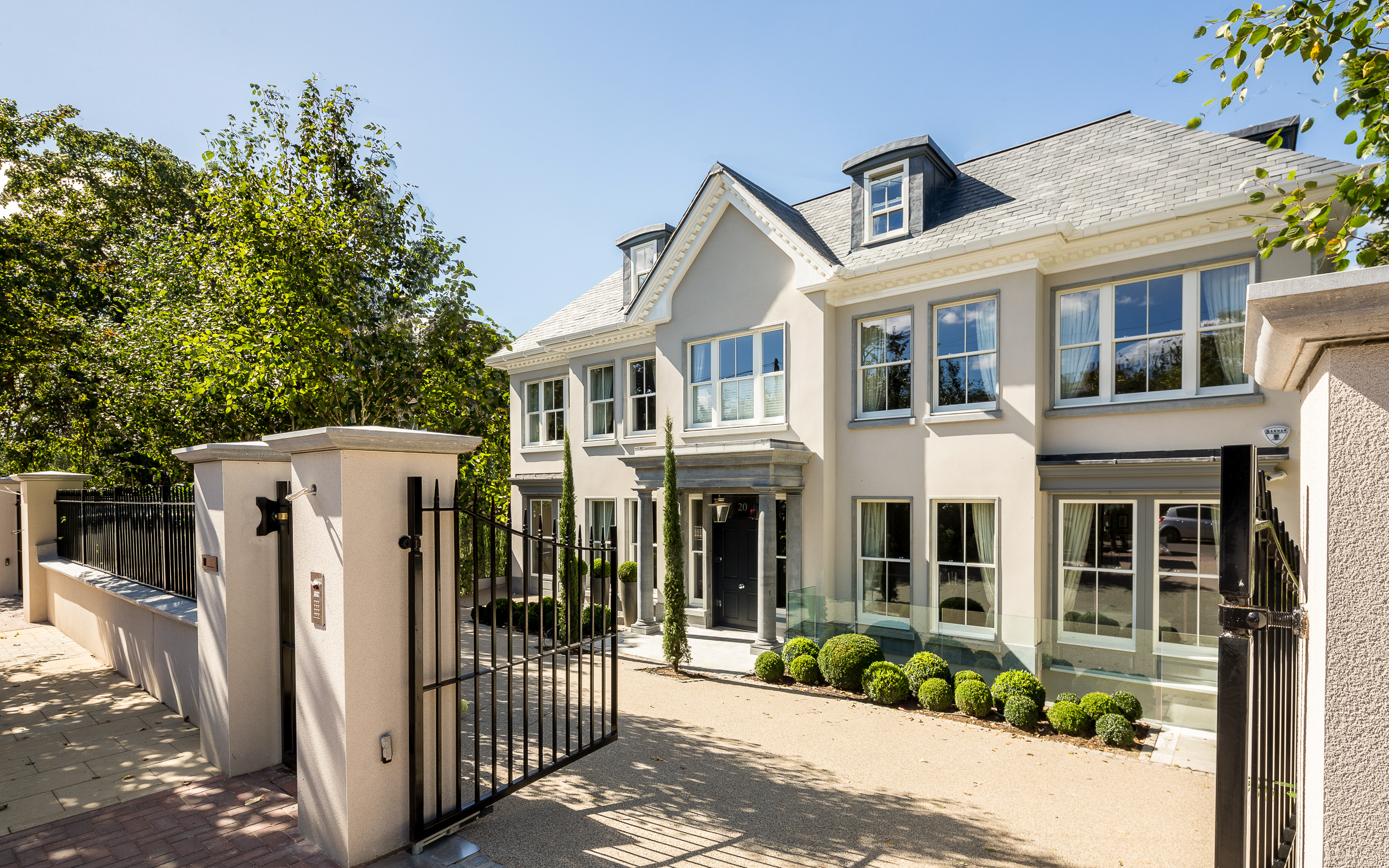 A Grand Detached House on Roehampton Gate