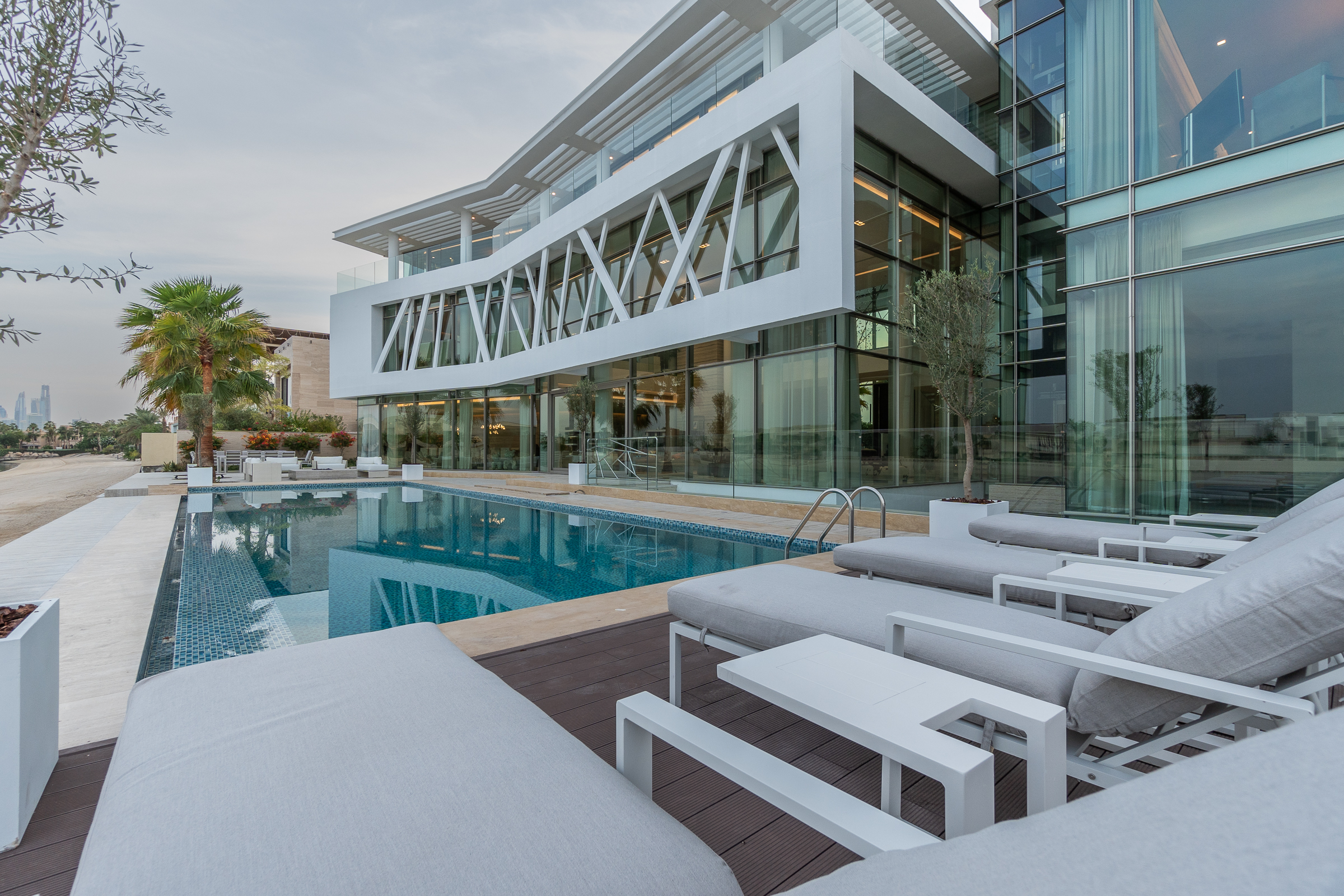 Extraordinary Luxury Mansion Villa on Palm