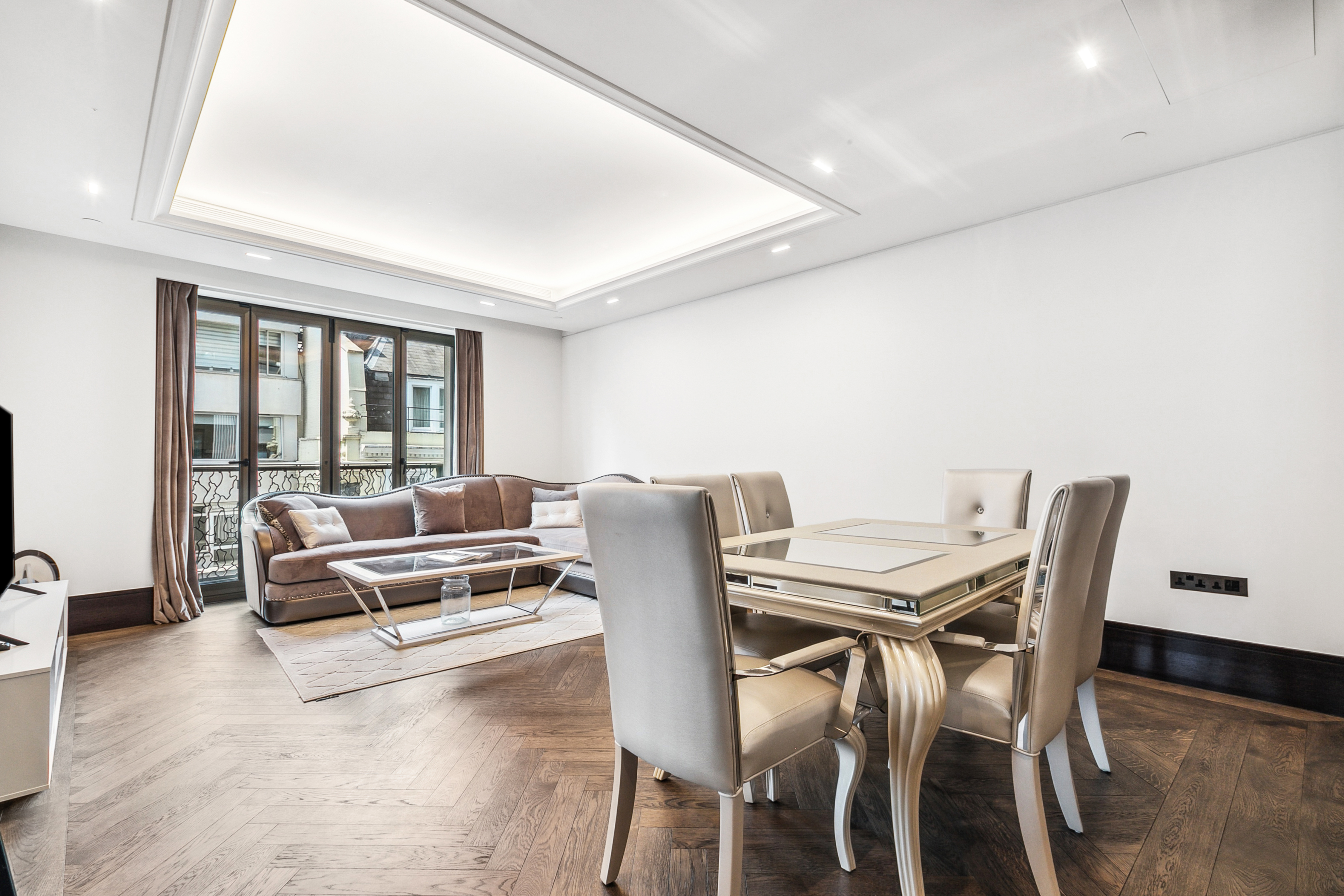 Stunning one bedroom flat in Clarges, Mayfair