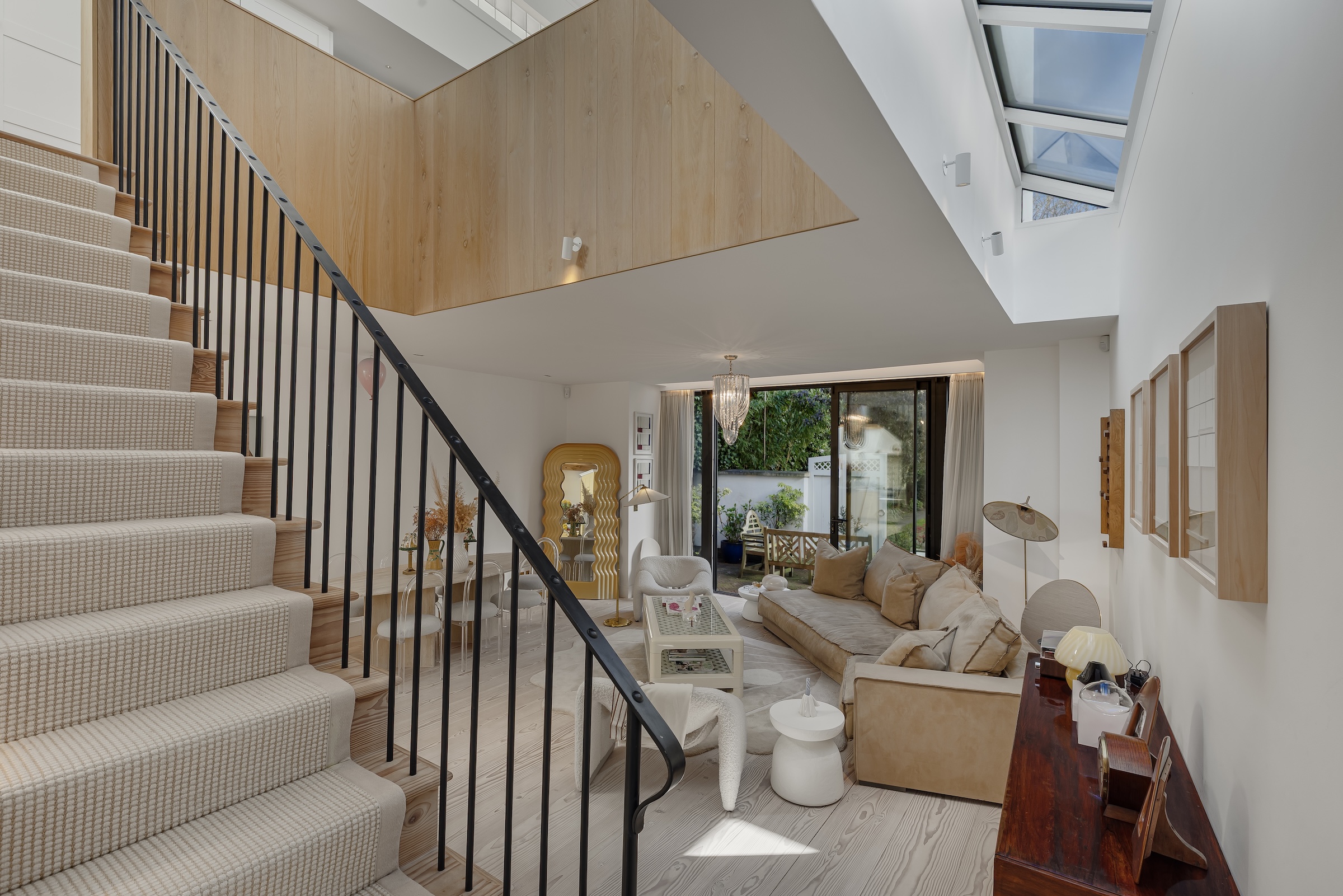 A beautifully finished urban sanctuary located just off Portobello Road