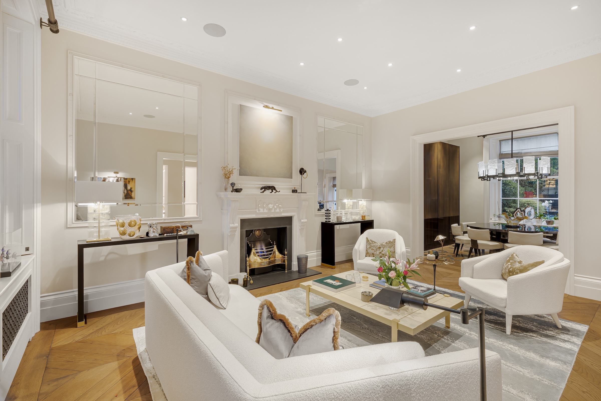 Luxury duplex apartment on Eaton Place with a swimming pool and Mews house