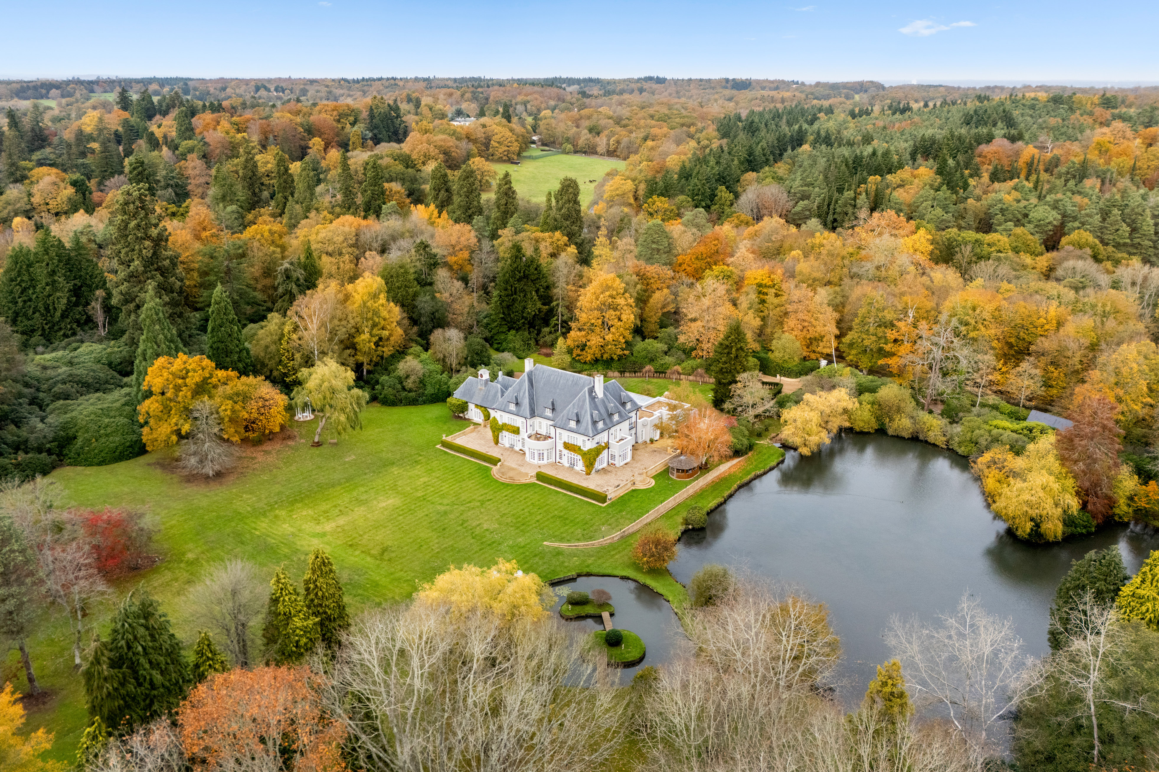 Spectacular Country Estate Moments Away from Windsor Great Park