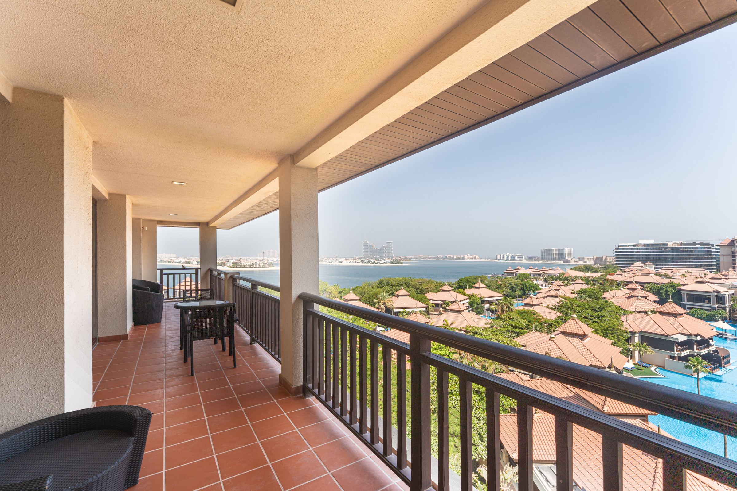 Outstanding High-Floor Corner Apartment with Sea View