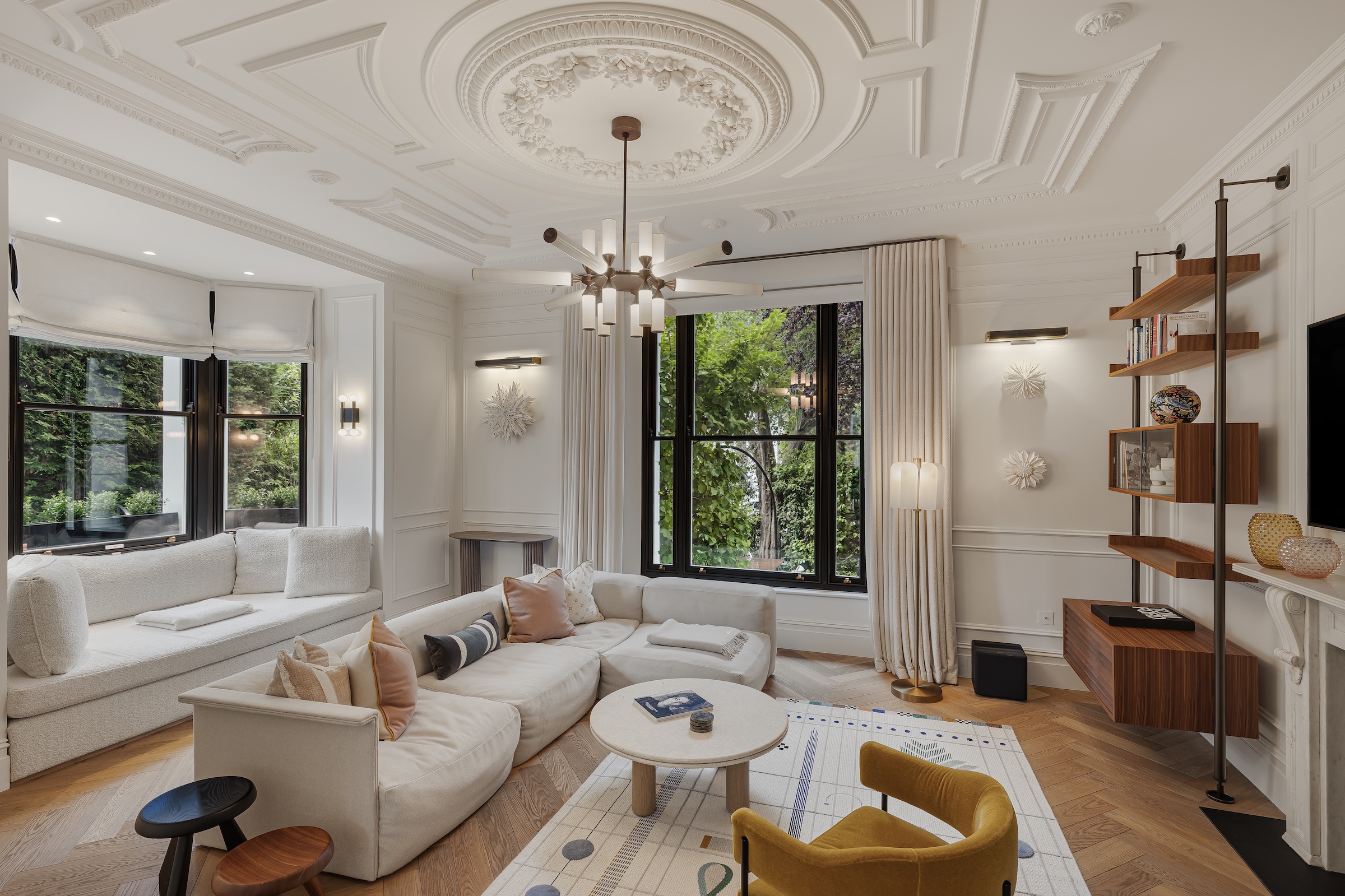 Impeccably Designed Two-Bedroom Maisonette with large garden