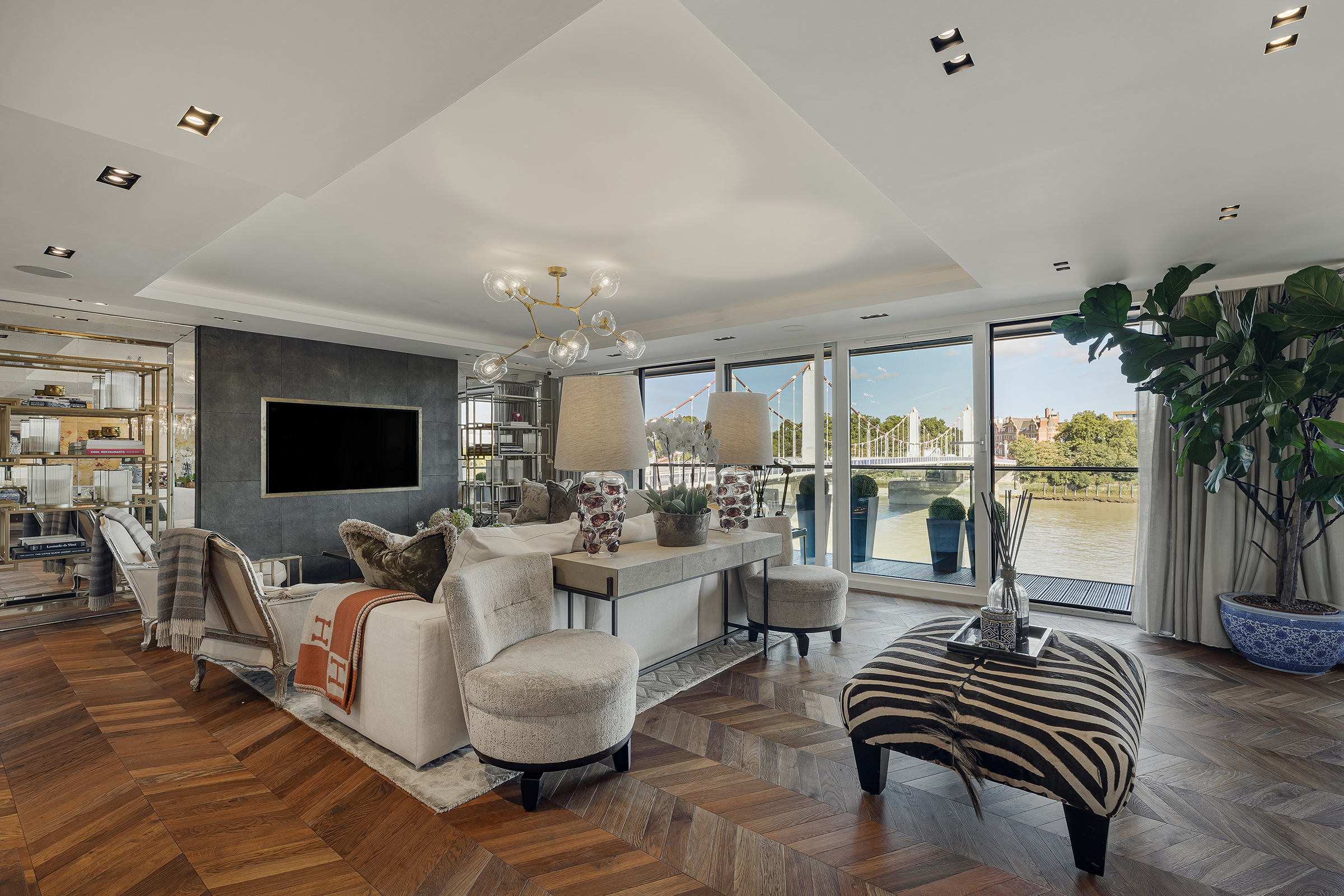 Riverside Elegance on Chelsea Bridge