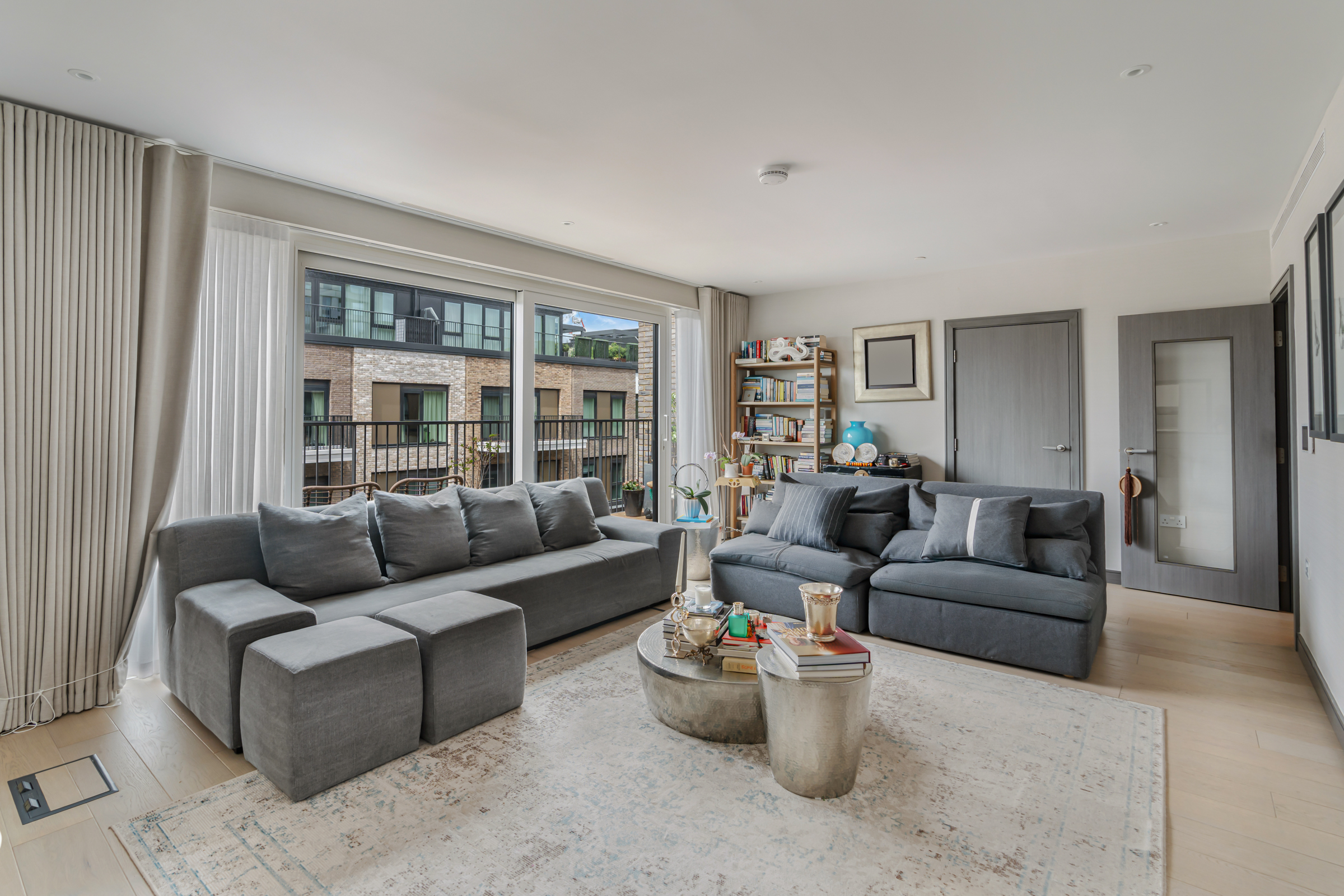 Four-Bedroom Lateral Apartment in Fairwater House, Chelsea Creek