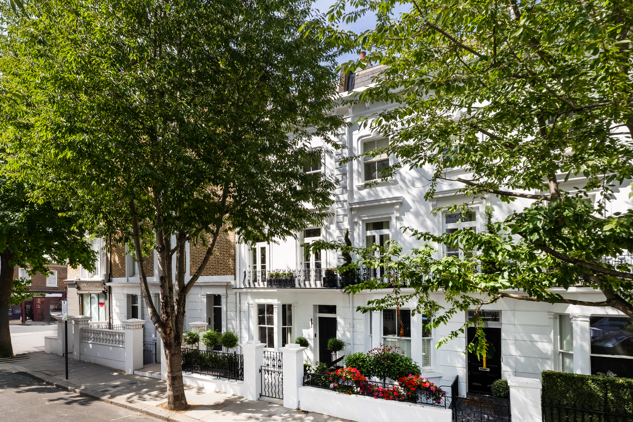 Immaculately Renovated Five-Bedroom Kensington Townhouse ﻿