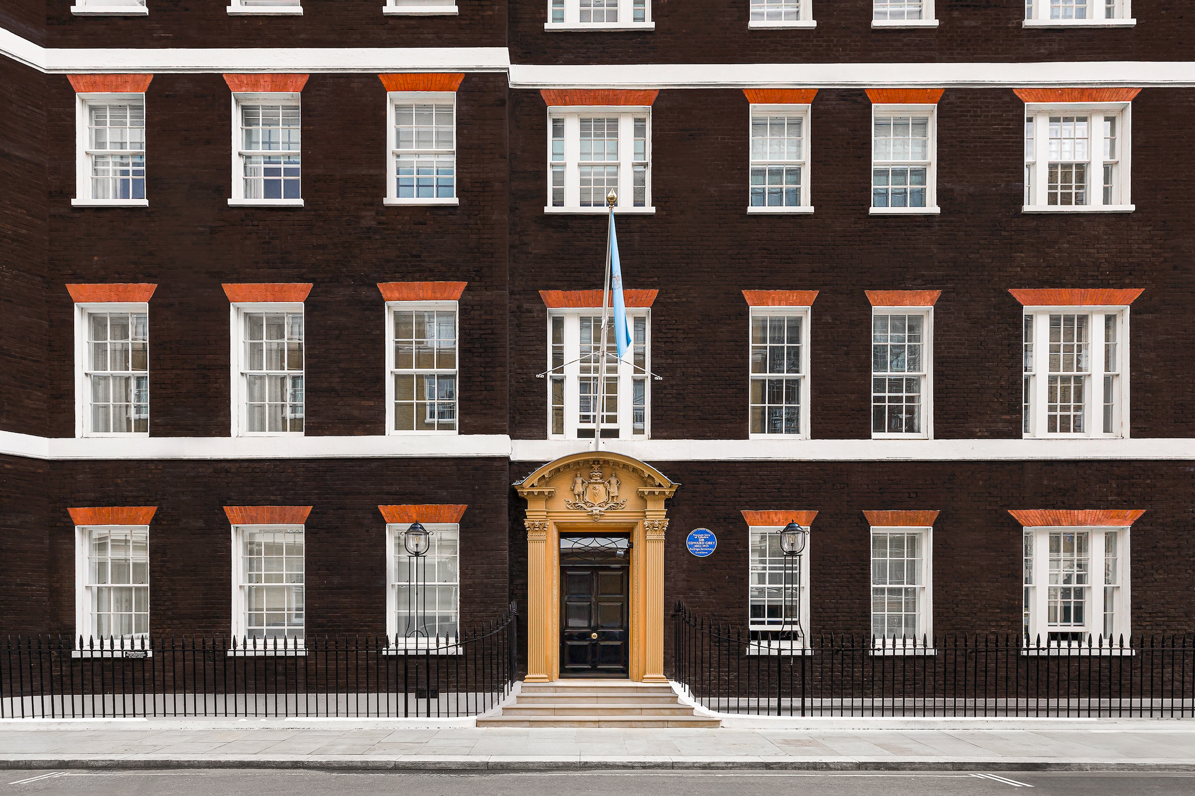 One bedroom apartment in one of London’s finest apartment buildings