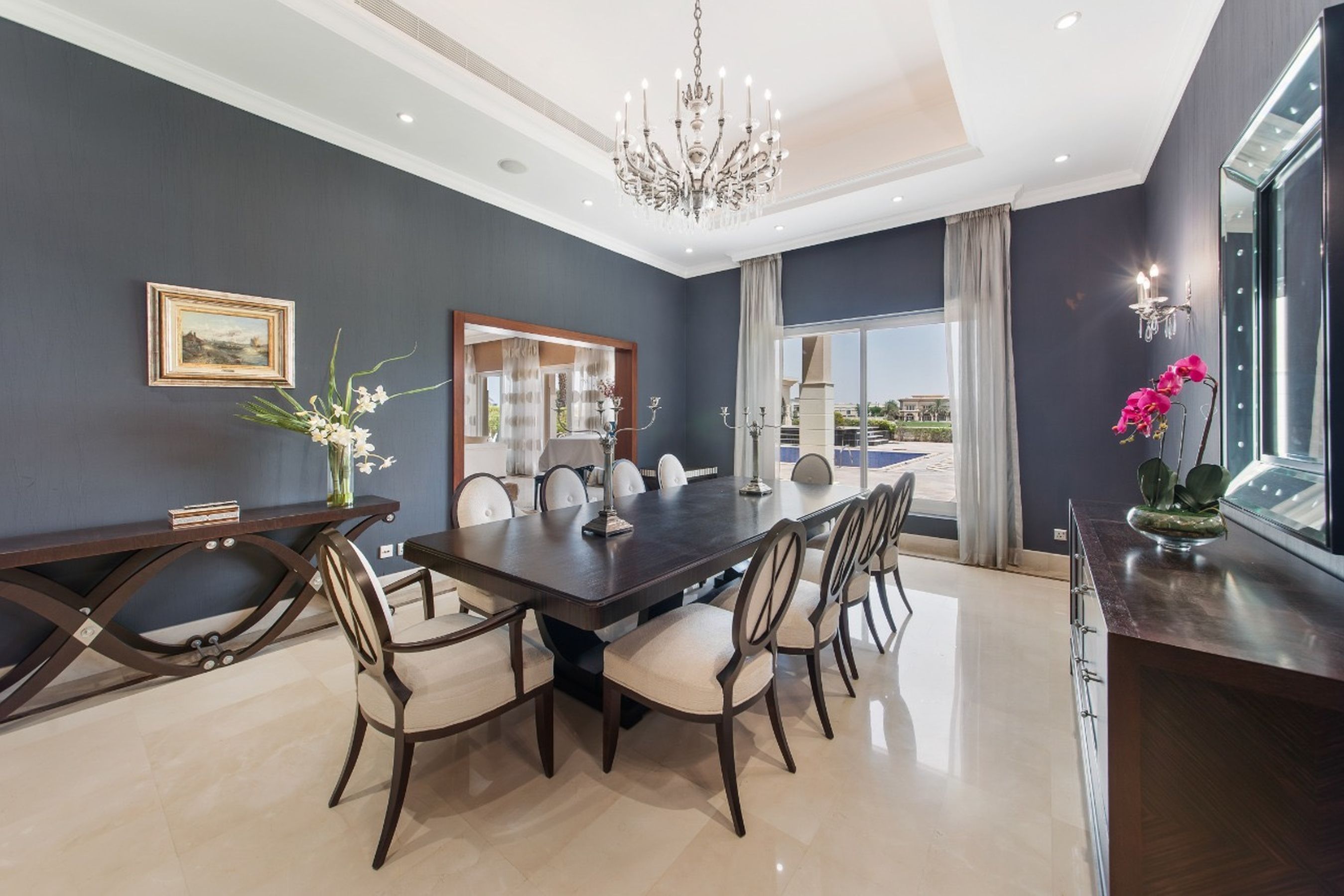 Luxurious villa in prestigious Emirates Hills