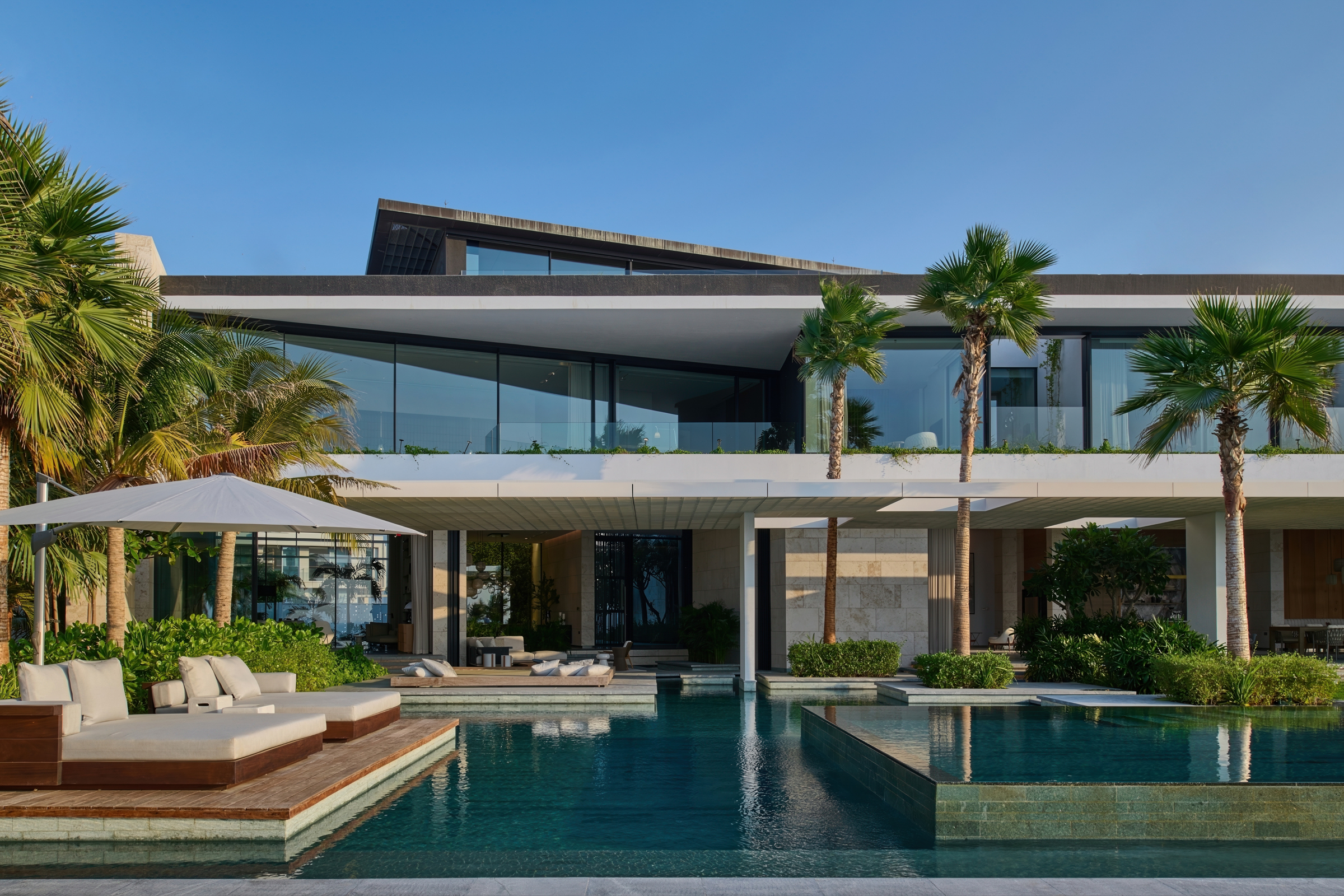Resort-Style Villa at the Tip of Jumeirah Bay Island